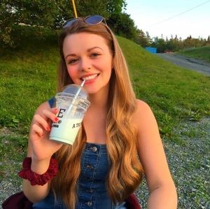 Meet your Posher, Cassandra